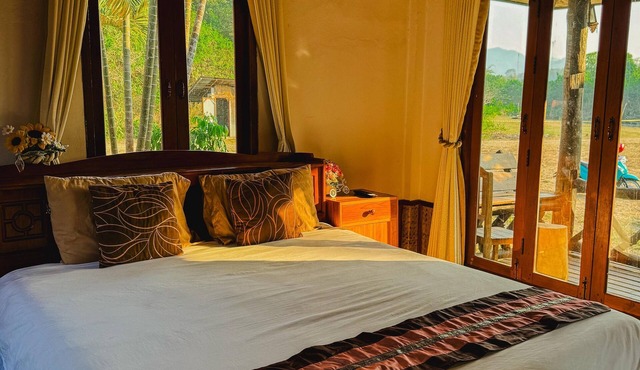 Cabin In Pai with River view with AC