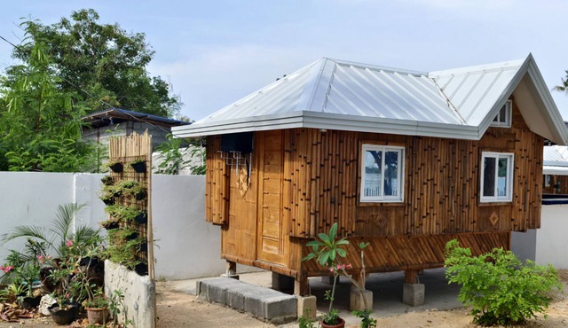 Charming 1-bedroom cottage on the beach in Victoria Alaminos with WiFi, AC