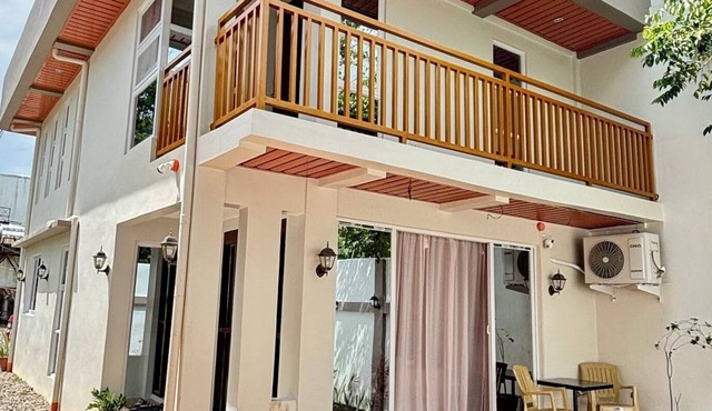 Charming 2-bedroom villa with WiFi, AC in enchanting Tacloban City
