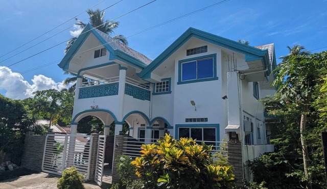 Charming apartment with AC and WiFi in superb Anahawan