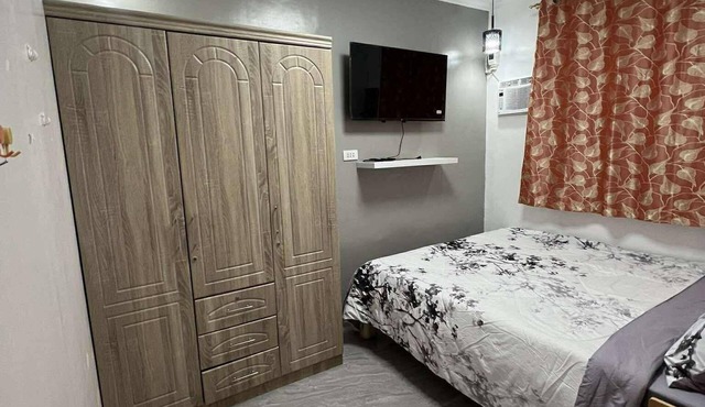 Charming Bed & Breakfast Room #3 with WiFi, Netflix and AC in Superb Compostela