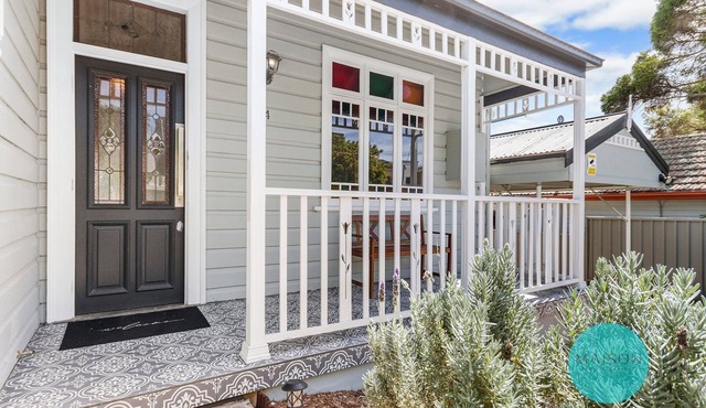 Charming Merewether Cottage