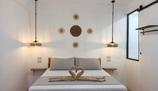 Charming new studio with AC and WiFi in enchanting General Luna