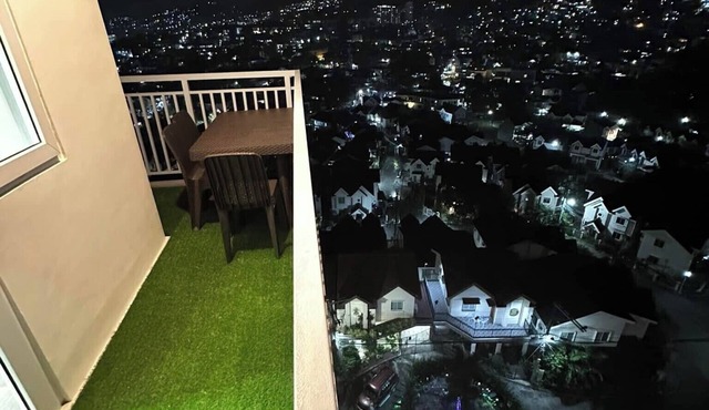 Chic 1-bedroom apartment in phenomenal Cebu City with fitness room, AC