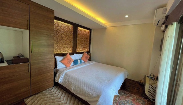 Chic Suite with Mountain View + Zen Room Access