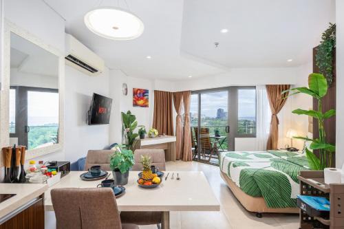 Comfort Studio at Tambuli Residences Ocean View by Dominik Studio Apartment with Pool Access & Balcony in Mactan