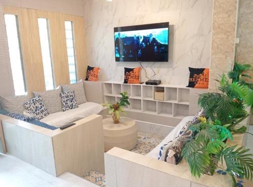 Comfortable 2-Story Home for Families & Groups