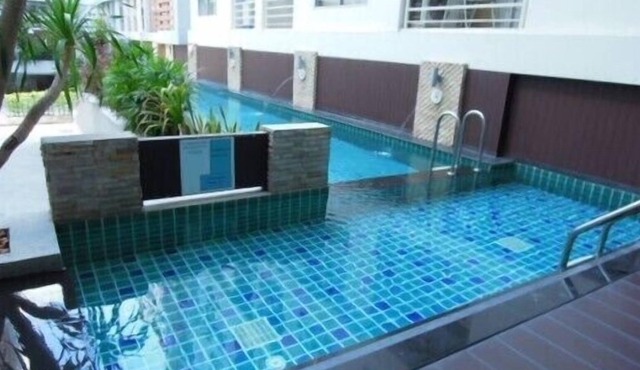Condo near bts on nut (E9) station