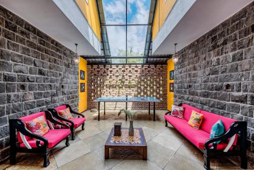 CosmicStays Raanjai By the River -Vintage Homestay