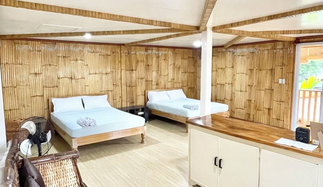 Cozy 1-Bamboo bedroom house with Starlink Wifi and AC