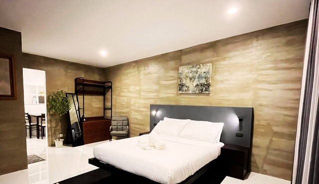 Cozy Up & Spread Out at Square Space 3605 – A Romantic Family Retreat!