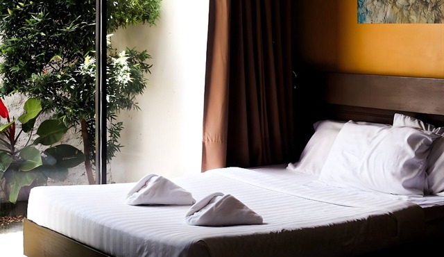 Cres Ebo Mansion Hotel and Bistro