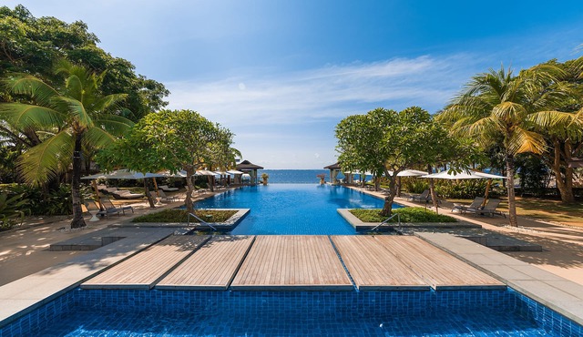Crimson Resort and Spa Mactan