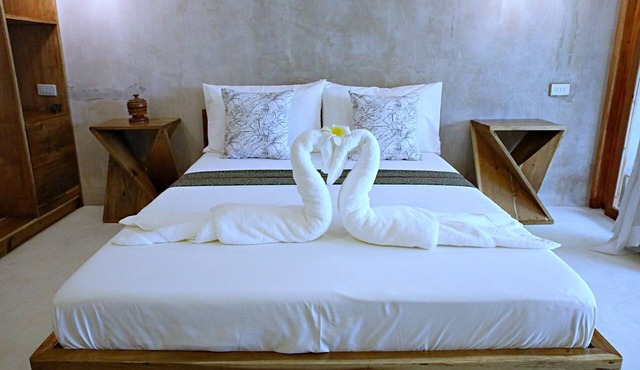 Deluxe Queen Suite