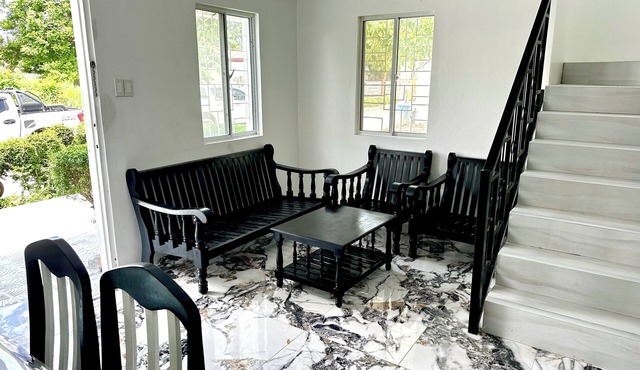 Elegant 4BR Home in Savannah with Garden