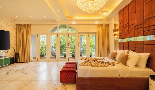 ELIVAAS Casa Ritzy 5 BHK Villa & Pool