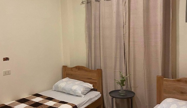Entire 2nd Floor of Antelmi Inn: Space for a Large Group of Family