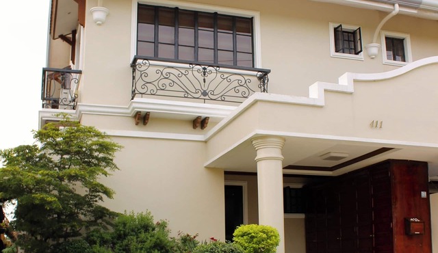 Entire House in Safe & Peaceful, Gated, Golf Community with 2 Swimming Pools.