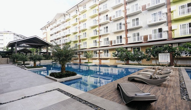 Experience affordable luxury in our cozy & homey staycation layover pad.
