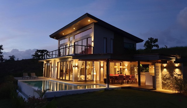 Family Villa & Presidential Infinity Pool close to Cloud 9 Surf Spot