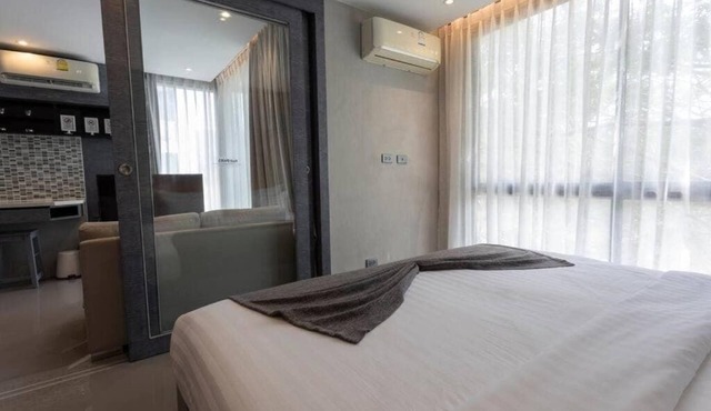 Famous City Gate Walk Beach 4km Patong C142