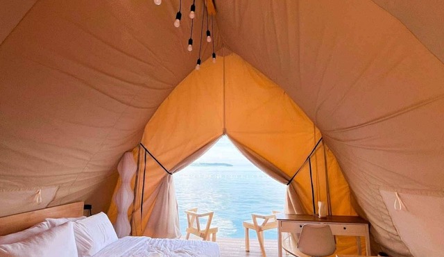Floating Home in Reef Resort Unit 2