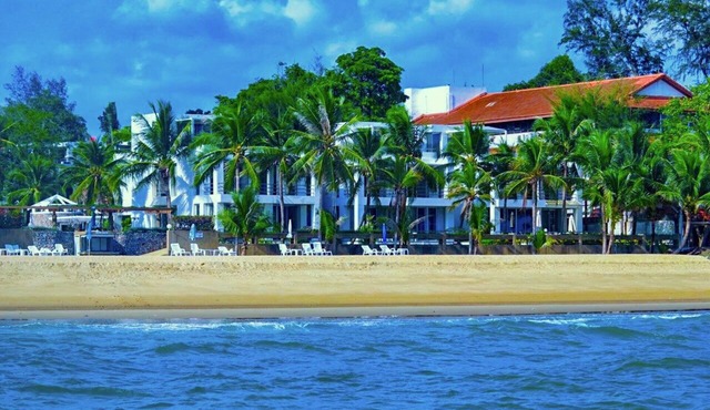 Front Samet Beach House with Swimming Pool
