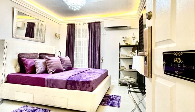 Fully-furnished townhouse, one car garage, near airport, ideal for families.