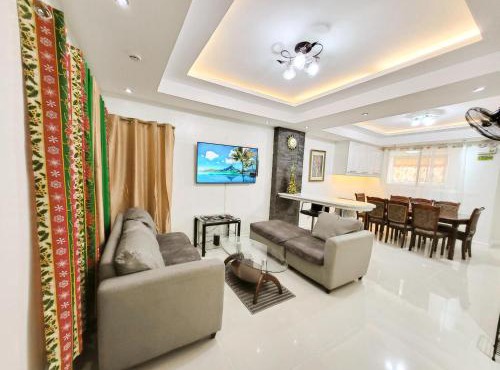 Golden Queen Suites