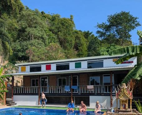 Hangover Chill & Hill Hostel