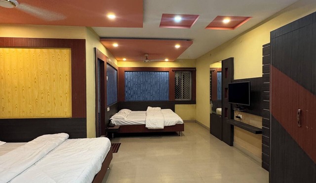 Hotel Asha Pride