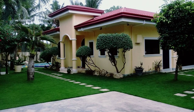 House With Nice Garden And Big Private Pool For Rent and secure power situation.