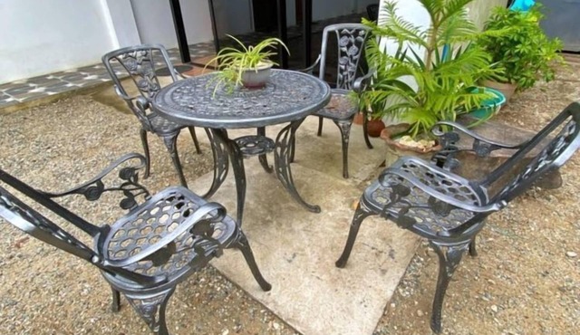 Jezette’s Inn – Comfortable Rooms, Great Location