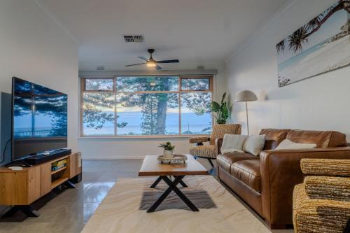 Largs Bay Jetty front Esplanade Stay - Koala Stay