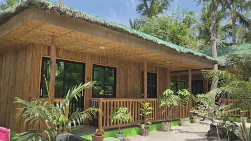 Lazy Coconuts Beach Hut