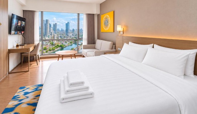 Light Premium Suites, Novotel Acqua Manila near Makati