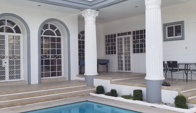 LIMITED PROMOTION: 200 U.S. per night if you book now! Huge, clean mansion.