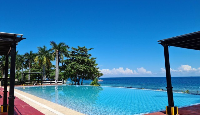 Lux. 2BR condo + 2 pools, oceanviews, Gym, Beach, near Mactan Newtown, Tours