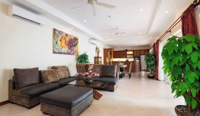 Luxury 2BR pool villa Pratamnak Soi5 - 50m to beach