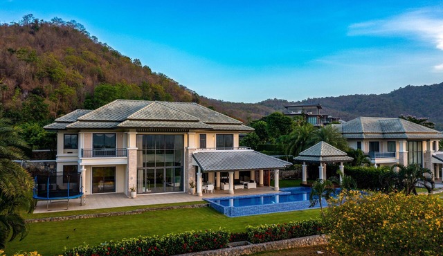 Luxury Mansion On Golf Course - BMG5