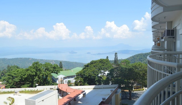 Mark's 1-BR Condo with Taal View