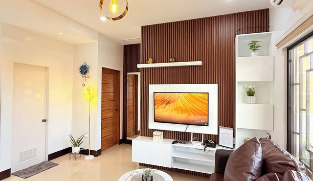 Minimalist 2-bedroom house in General Santos City with WiFi, AC