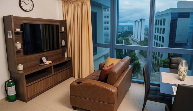 Modern 1BR Corner Unit, Pool & Gym Overlooking Cebu City Skyline - Cebu IT Park