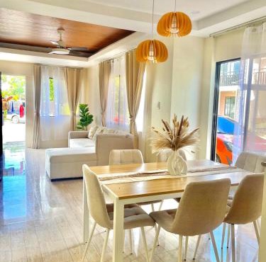 Modern 2BR Bungalow Near CCLEX Free Parking