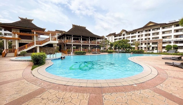 Modern 2BR Condo Near SM with Free Parking, Pool, WIFI, and Netflix