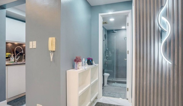 Modern BGC 1BR 2 Beds Parking Wi-Fi & Netflix Washing Machine