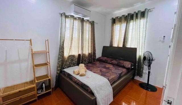 Modern Cozy Vacation house 3BR Near Tagaytay & Nuvali