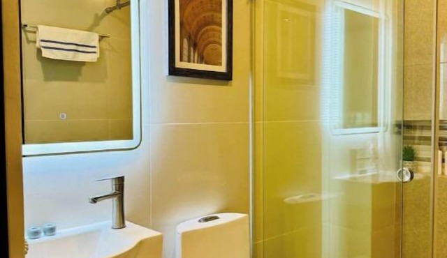 Modern Luxury Smart 2-BR unit 303