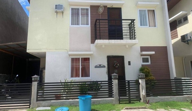 New gated subdivision home in beautiful Liloan. -Mins to malls, beach, airport.