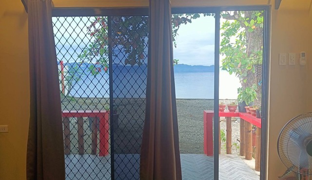 Nice Bungalow by the bay. Spacious and private.